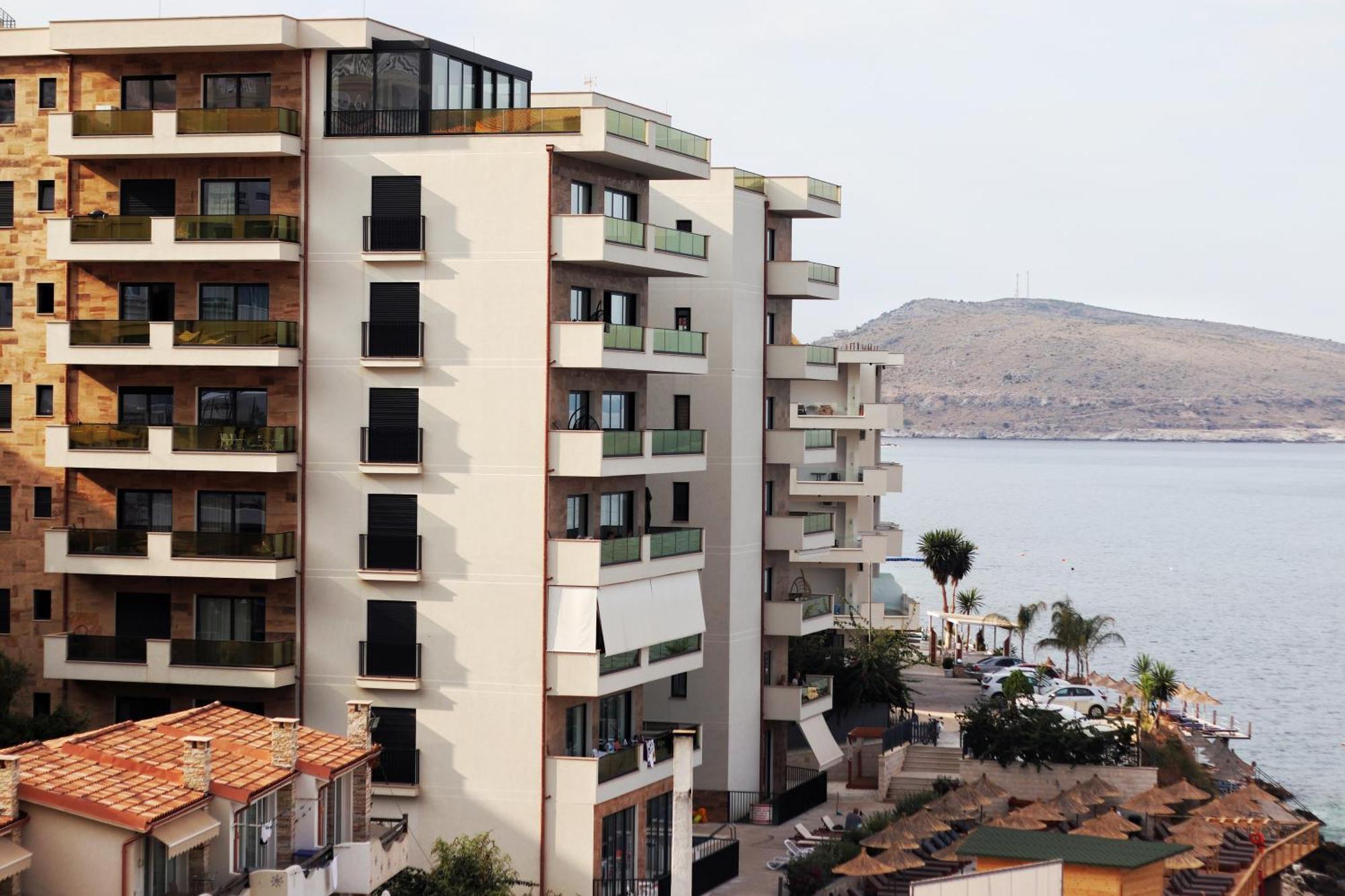 Golden Beach Suites Sarandë Esterno foto