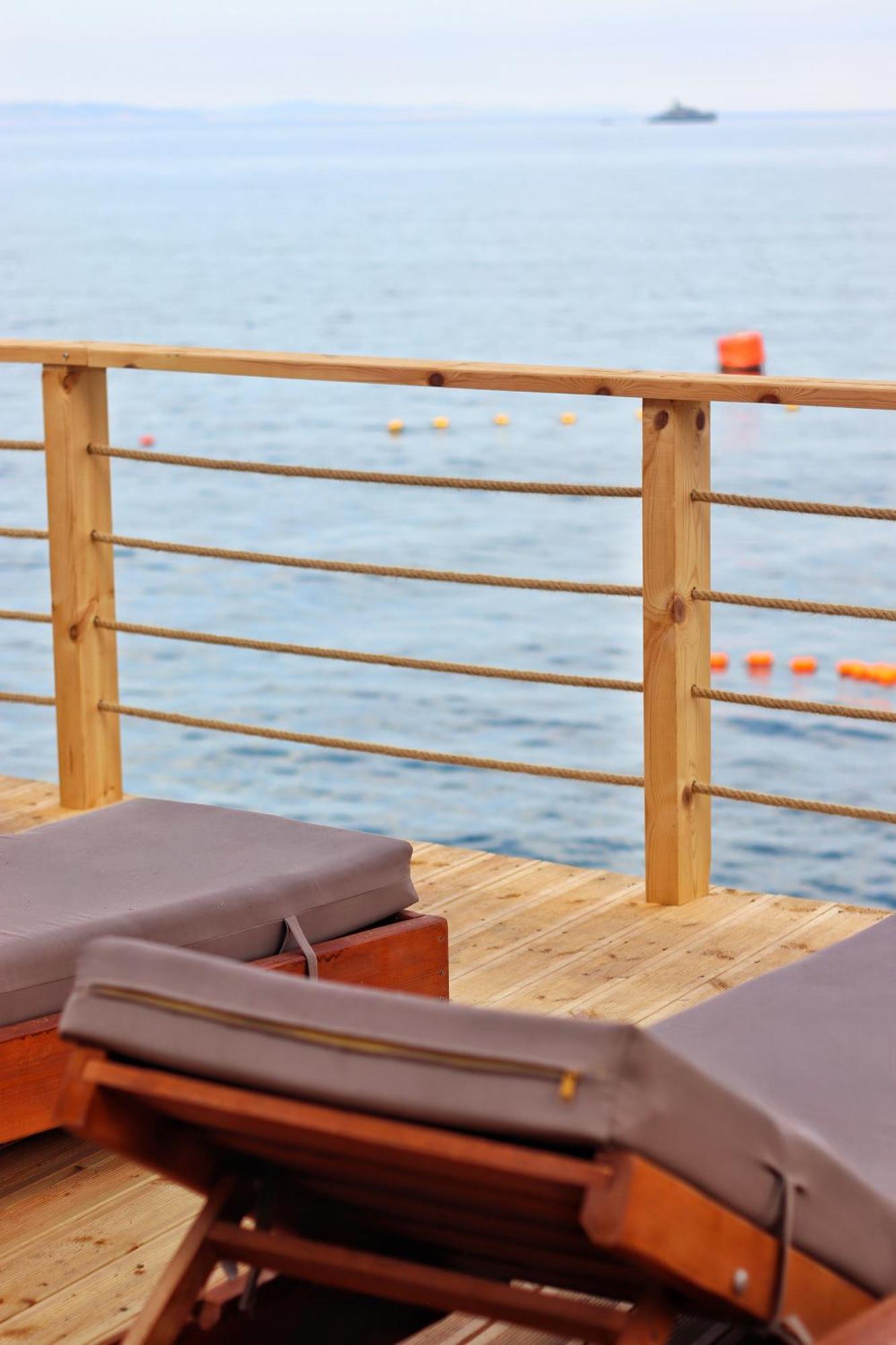 Golden Beach Suites Sarandë Esterno foto