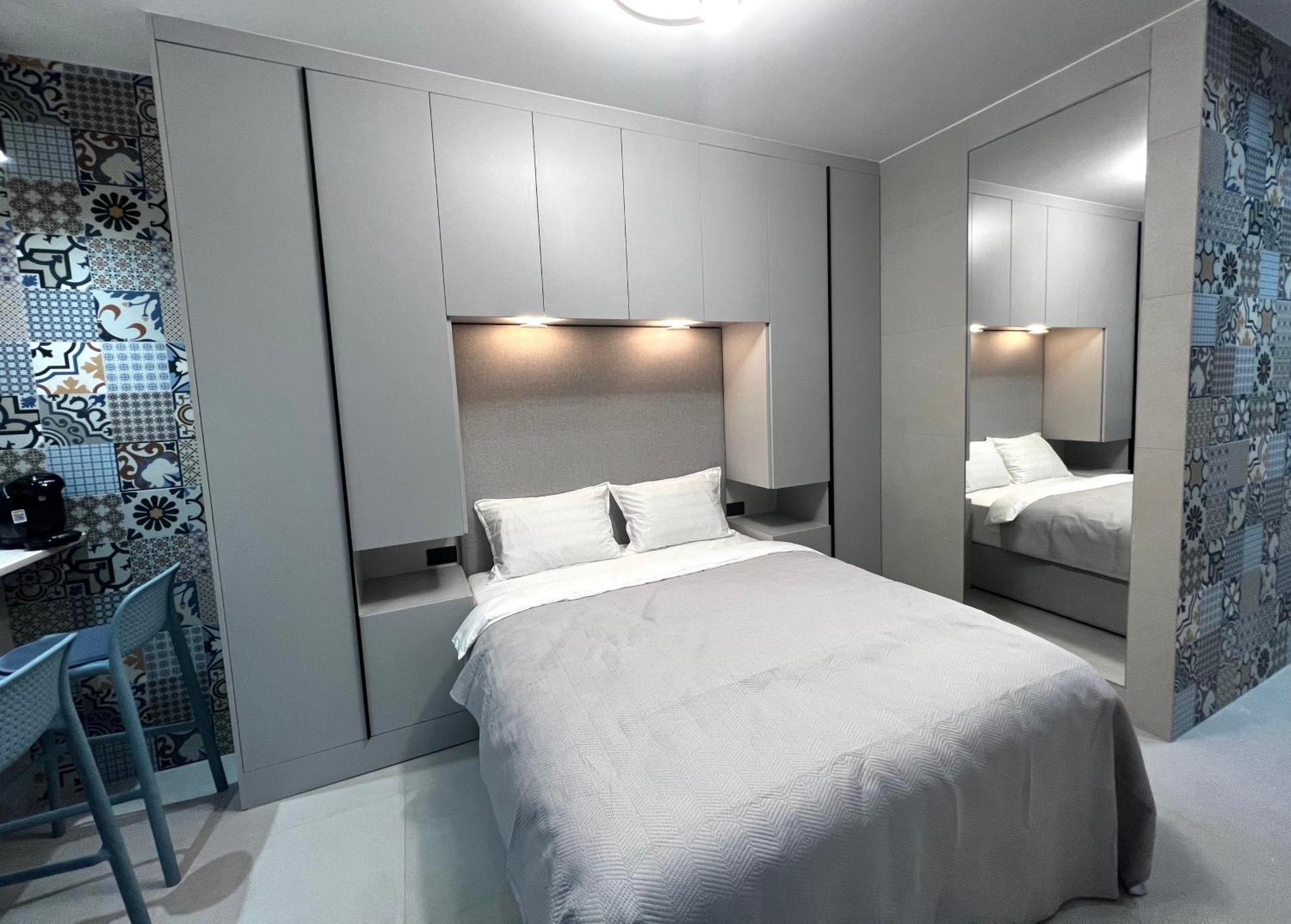 Golden Beach Suites Sarandë Esterno foto