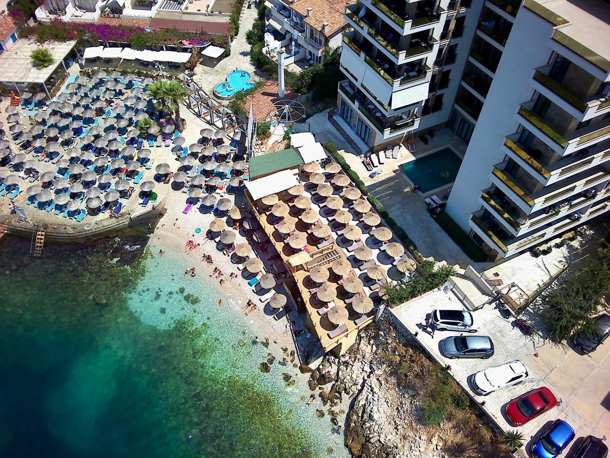 Golden Beach Suites Sarandë Esterno foto