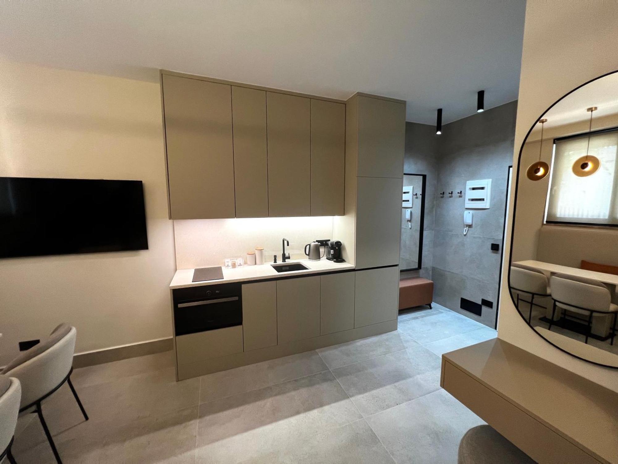 Golden Beach Suites Sarandë Esterno foto